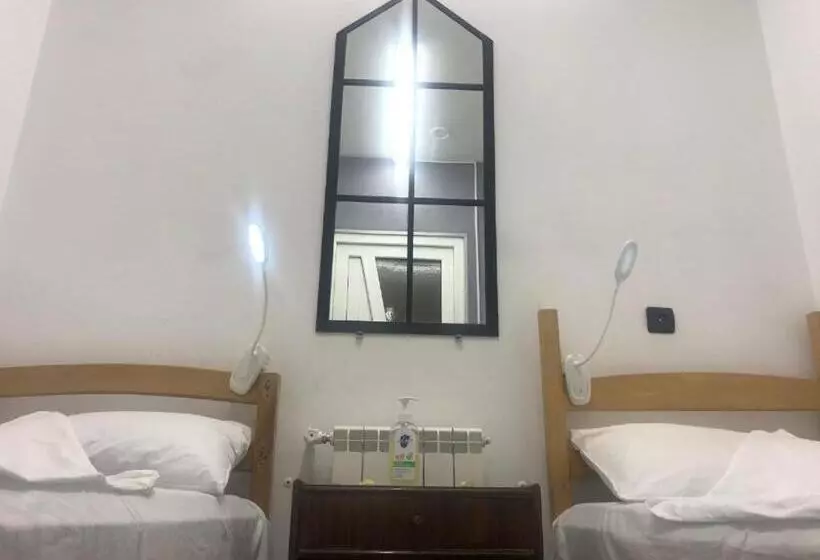 هاستل 4 Friends Adventurers