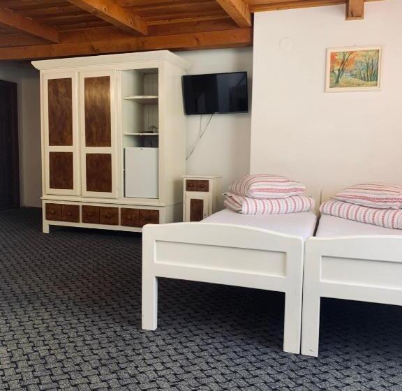 تختخواب و صبحانه Székely Fogadó Hanul Secuiesc