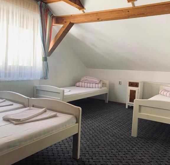 تختخواب و صبحانه Székely Fogadó Hanul Secuiesc