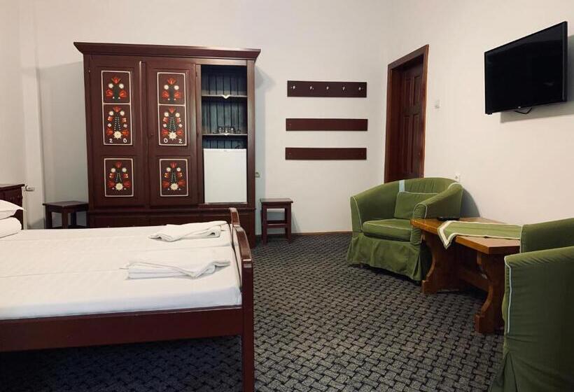 تختخواب و صبحانه Székely Fogadó Hanul Secuiesc