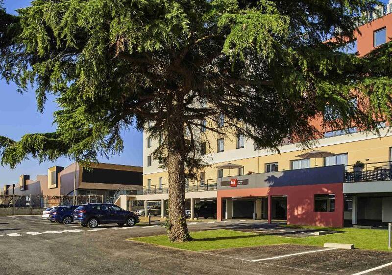 בית מלון כפרי Ibis Montlhery Paris Sud