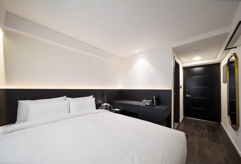 בית מלון כפרי Moyen