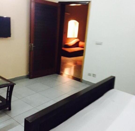 بنسيون Royal Guest House Lahore Cantt