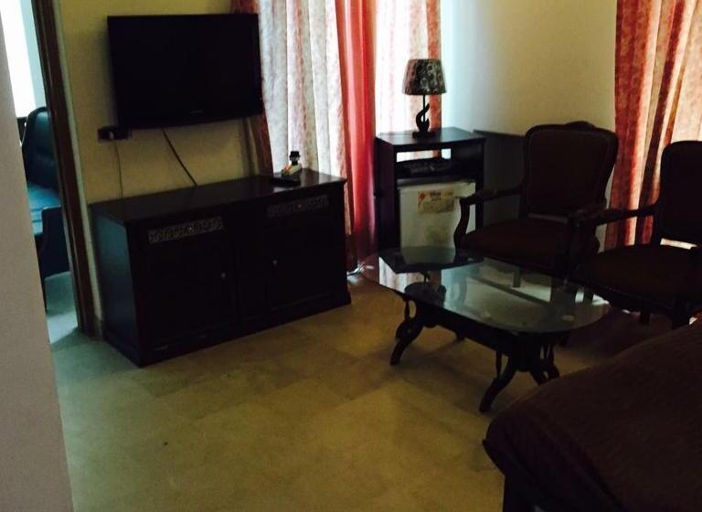 بنسيون Royal Guest House Lahore Cantt