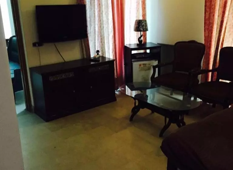پانسیون Royal Guest House Lahore Cantt