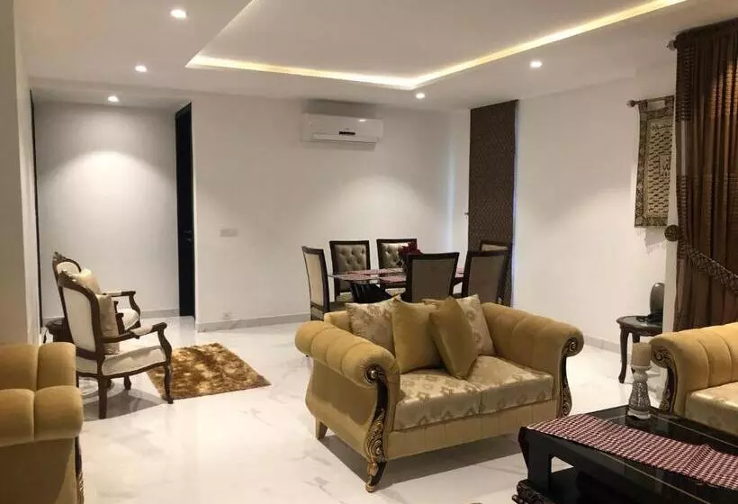 پانسیون Royal Guest House Lahore Cantt