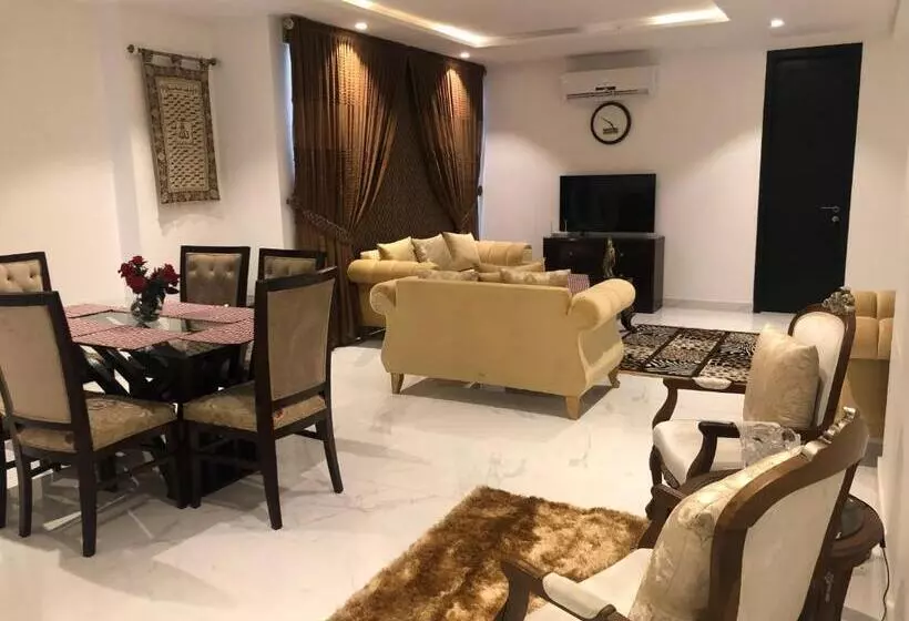 پانسیون Royal Guest House Lahore Cantt