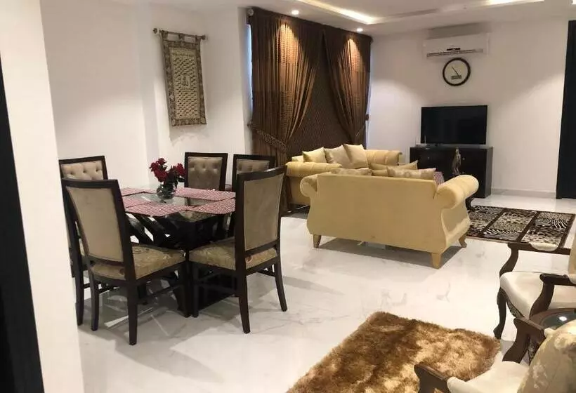 پانسیون Royal Guest House Lahore Cantt