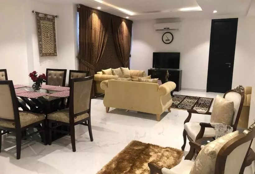 پانسیون Royal Guest House Lahore Cantt