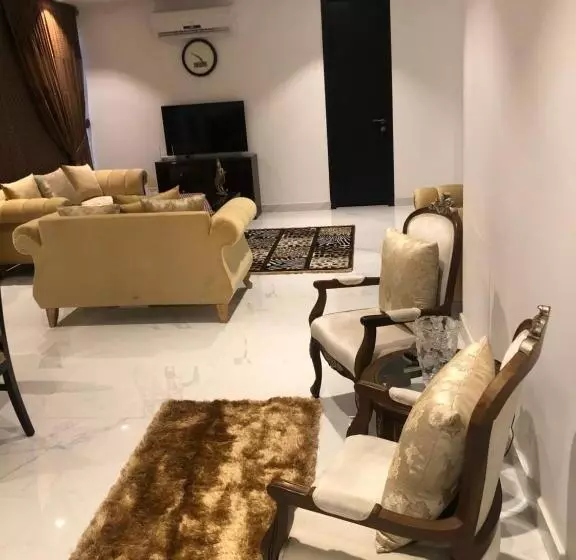 پانسیون Royal Guest House Lahore Cantt