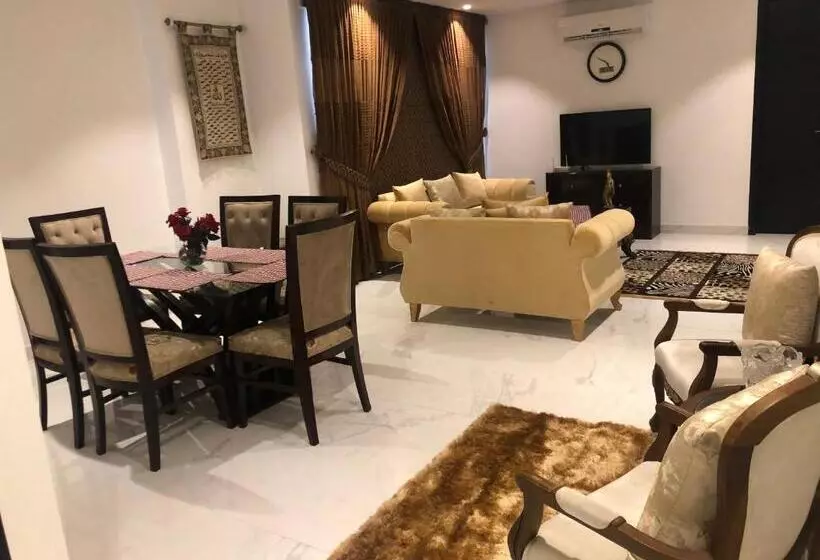 پانسیون Royal Guest House Lahore Cantt