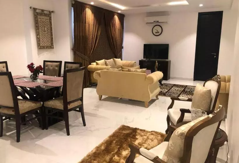 پانسیون Royal Guest House Lahore Cantt