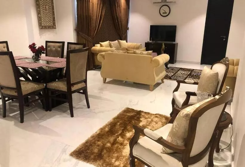 پانسیون Royal Guest House Lahore Cantt