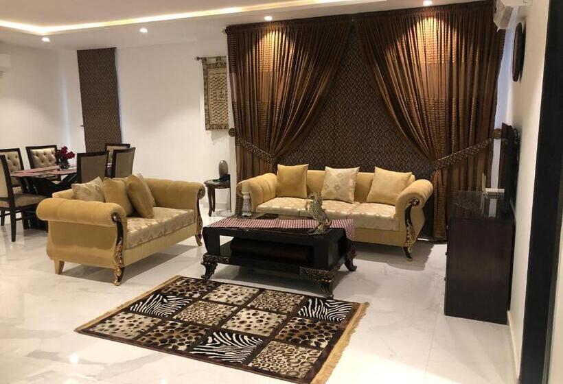 بنسيون Royal Guest House Lahore Cantt