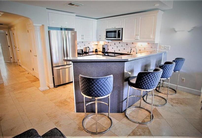 Villa Renaissance Unit 205 Grace Bay Beach