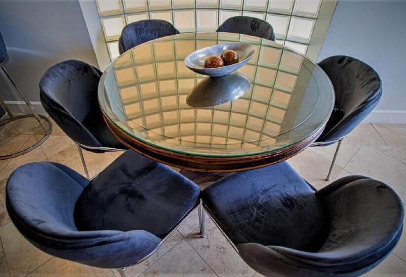 Villa Renaissance Unit 205 Grace Bay Beach