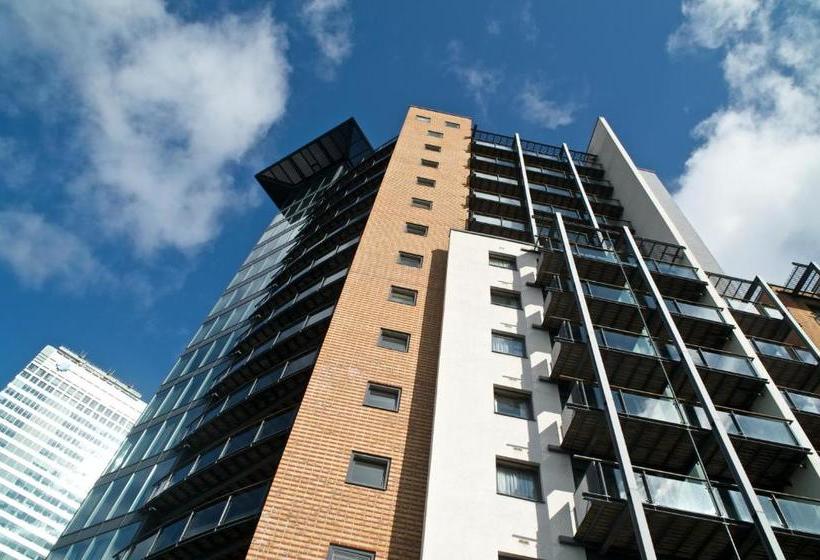 Fraser Place Canary Wharf