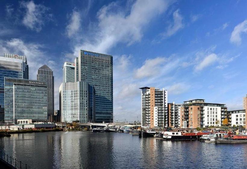 Fraser Place Canary Wharf