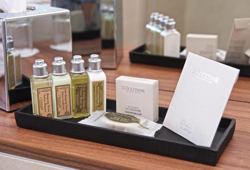 Fraser Place Canary Wharf