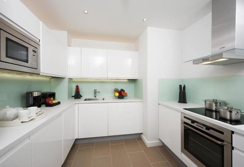 Fraser Place Canary Wharf