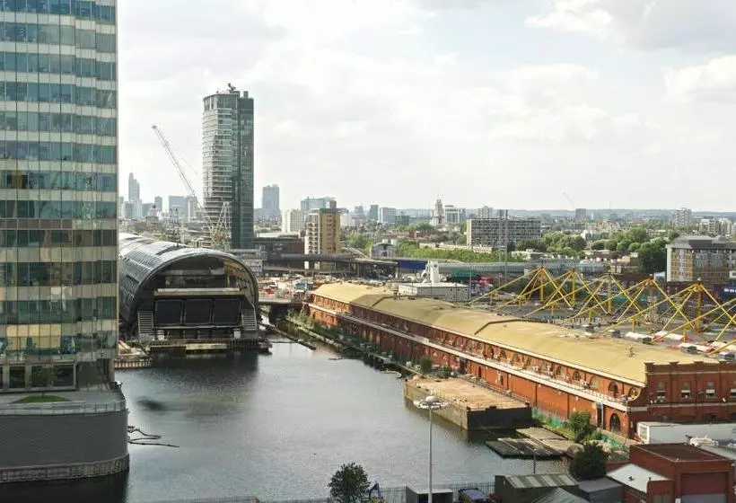 Fraser Place Canary Wharf