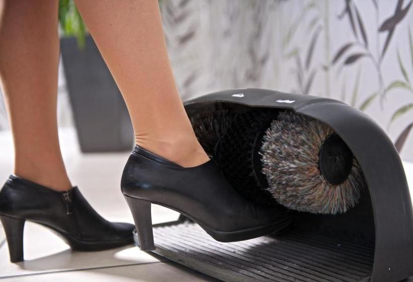 Fraser Place Canary Wharf