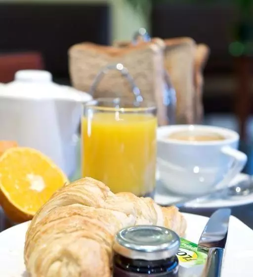 Fraser Place Canary Wharf