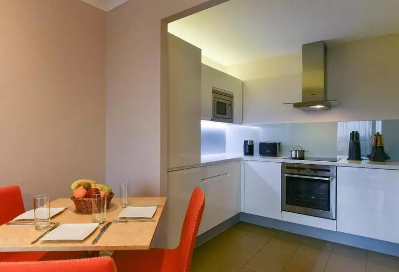 Fraser Place Canary Wharf