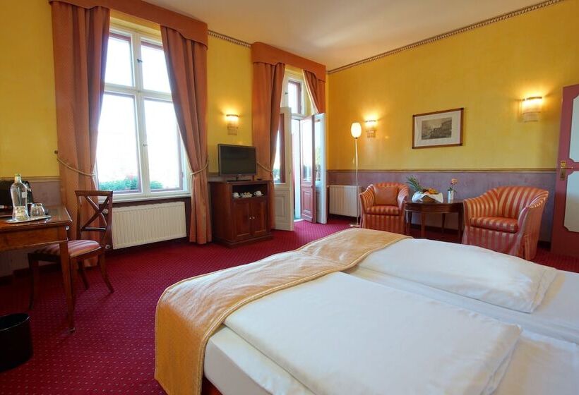 ホテル Am Luisenplatz