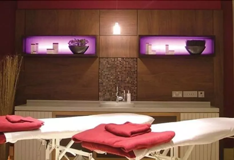 فندق Champneys Tring