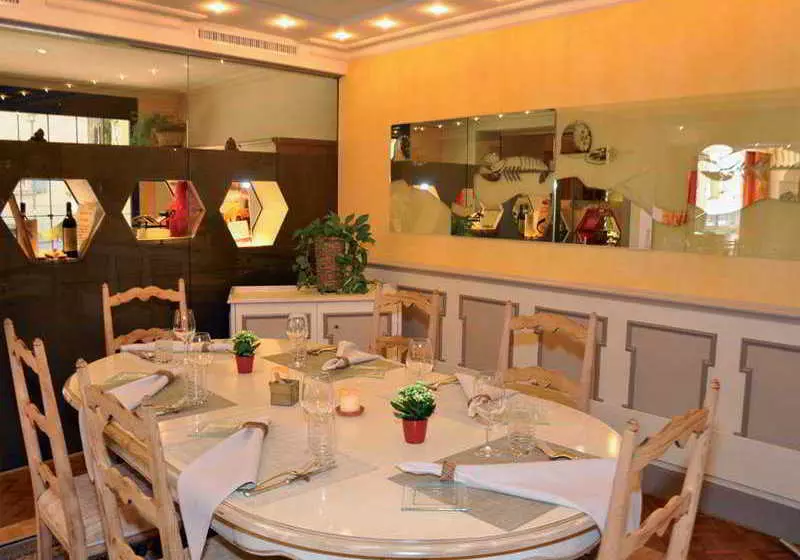 فندق Hôtel Restaurant De La Tour