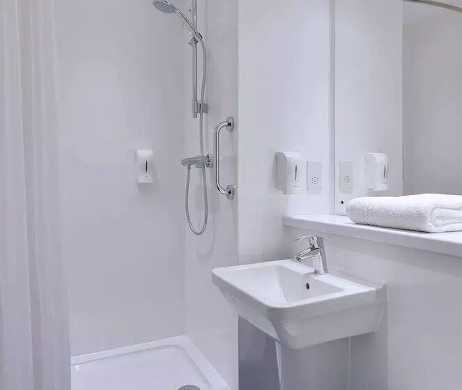 Отель Travelodge Manchester Ancoats