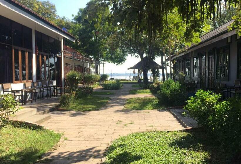 בית מלון כפרי Jenda The Views