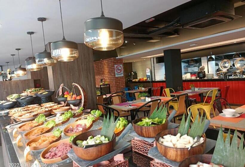 בית מלון כפרי Park Inn By Radisson Putrajaya