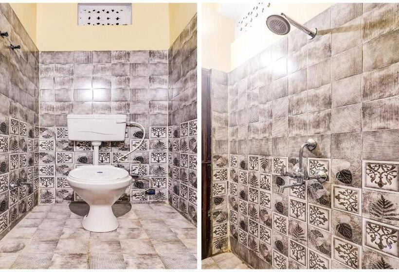 ホテル Spot On 74318  Preet