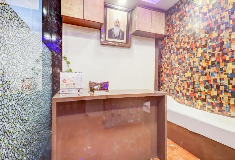 ホテル Spot On 74318  Preet