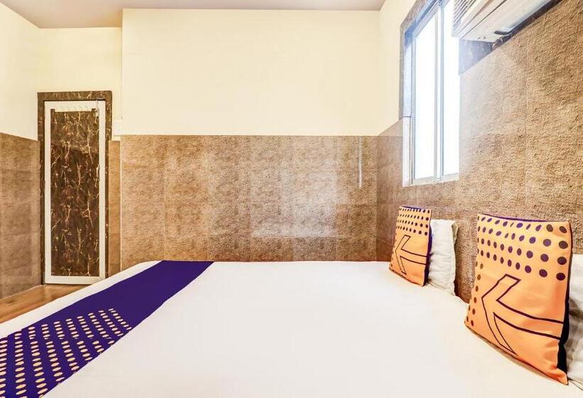 ホテル Spot On 74318  Preet