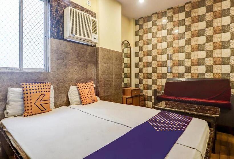 ホテル Spot On 74318  Preet