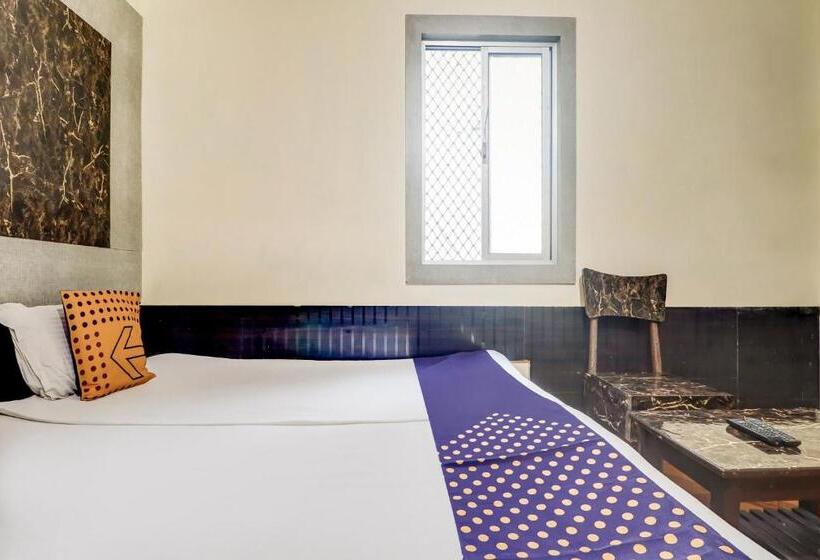 ホテル Spot On 74318  Preet