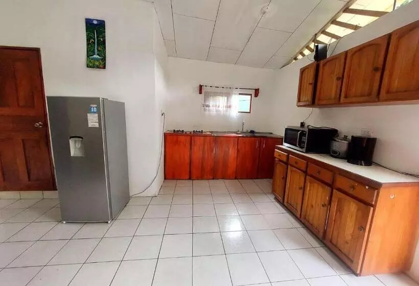 Aamiaismajoitus (B&B) Restaurante Y Cabinas Sudy