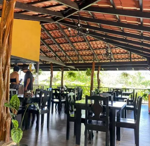 Aamiaismajoitus (B&B) Restaurante Y Cabinas Sudy