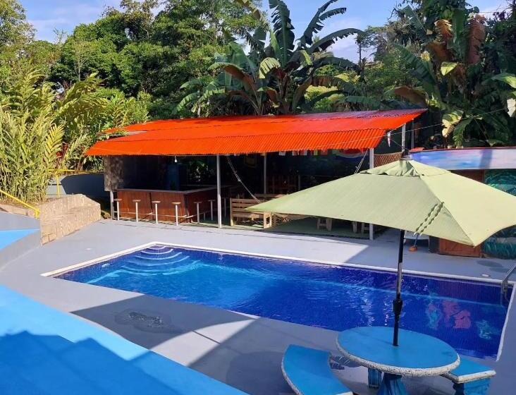 Bed and Breakfast Restaurante Y Cabinas Sudy