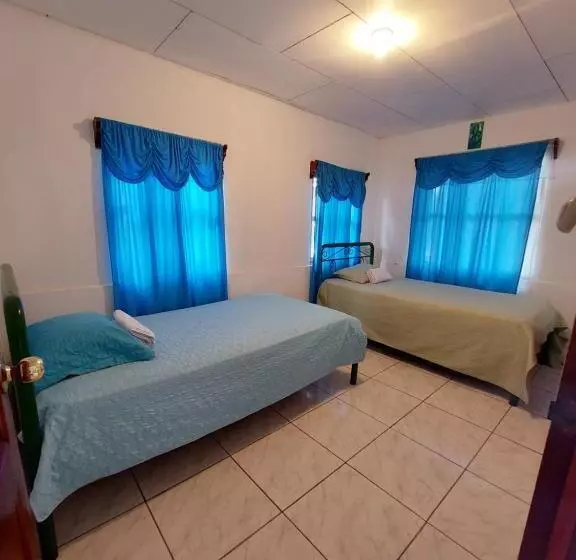 Aamiaismajoitus (B&B) Restaurante Y Cabinas Sudy