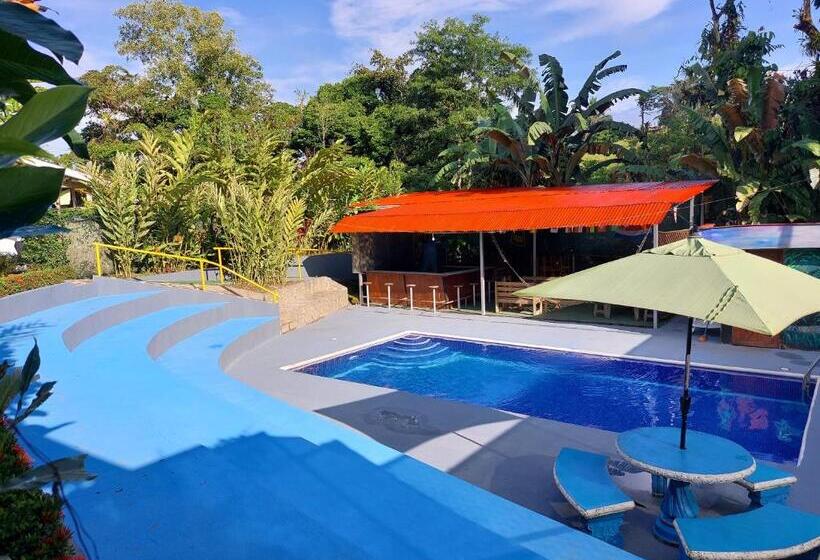 Bed and Breakfast Restaurante Y Cabinas Sudy