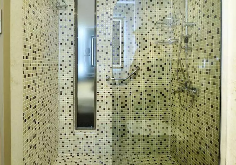 هتل Capital Center