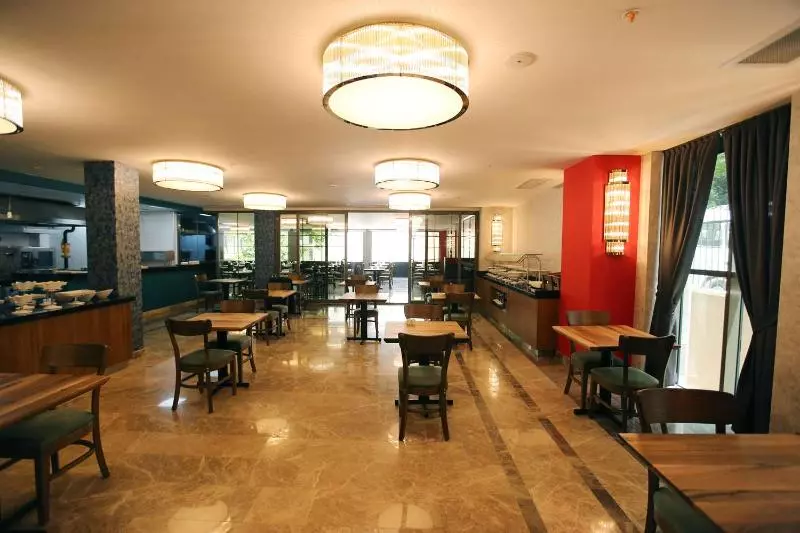 هتل Capital Center