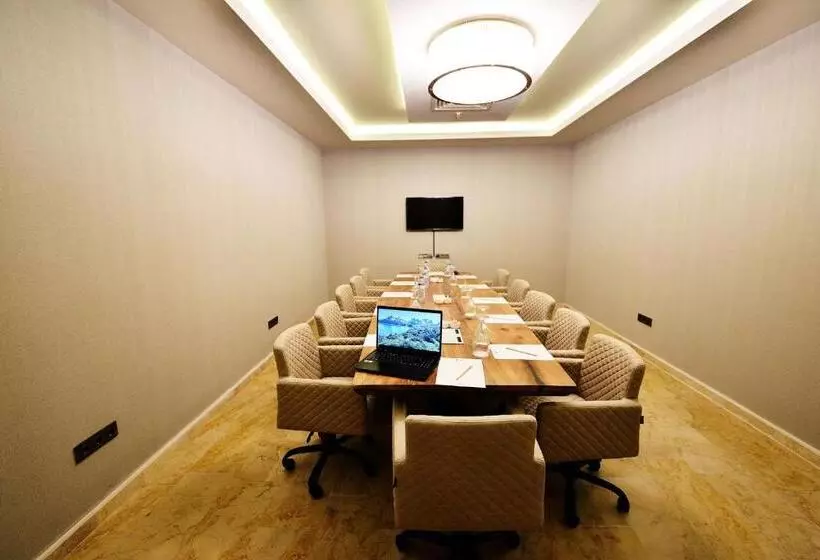 هتل Capital Center