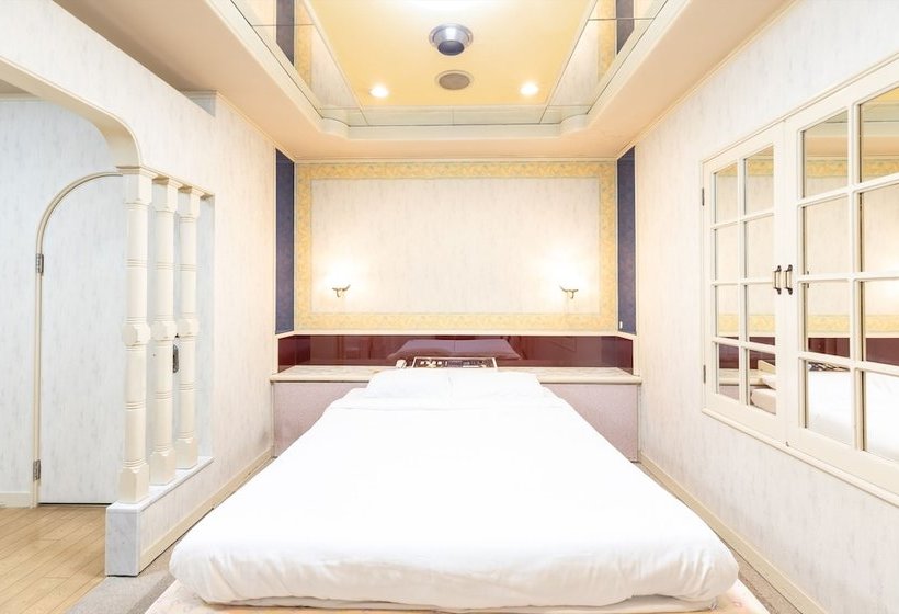 ホテル Oyo  Tatsuyoshi Osaka Sennan