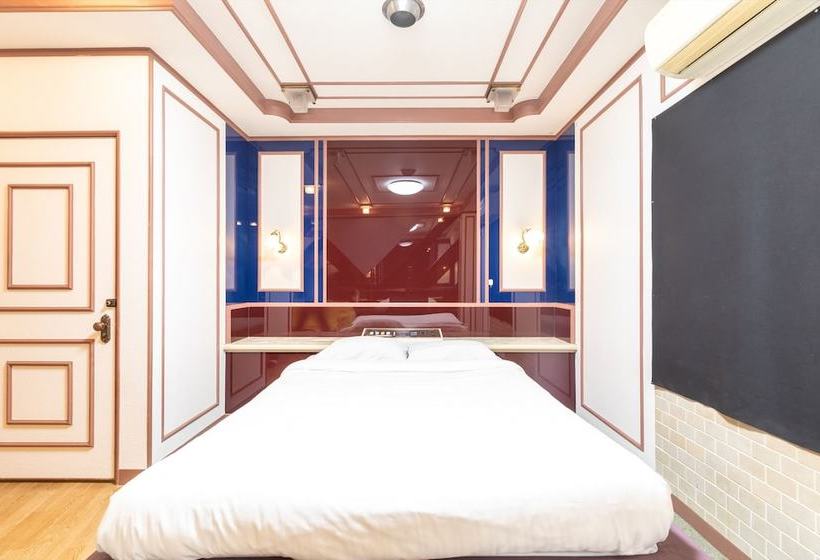 ホテル Oyo  Tatsuyoshi Osaka Sennan