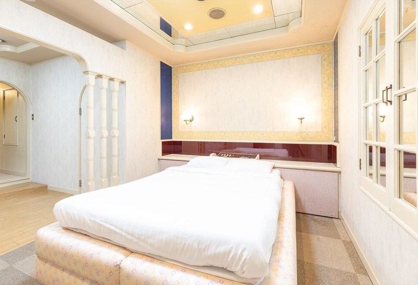 ホテル Oyo  Tatsuyoshi Osaka Sennan